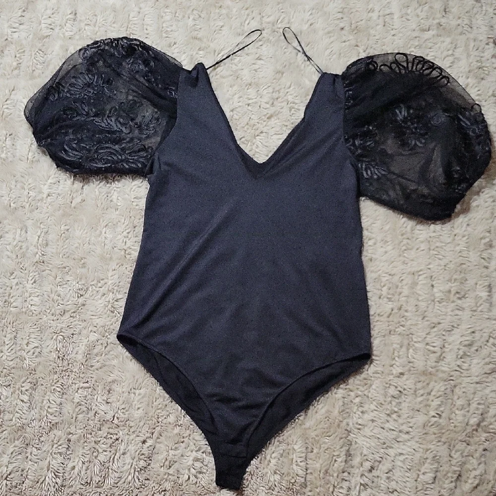 πZara Black Lace Puff Sleeve Bodysuit Size Large - Picture 1 of 9